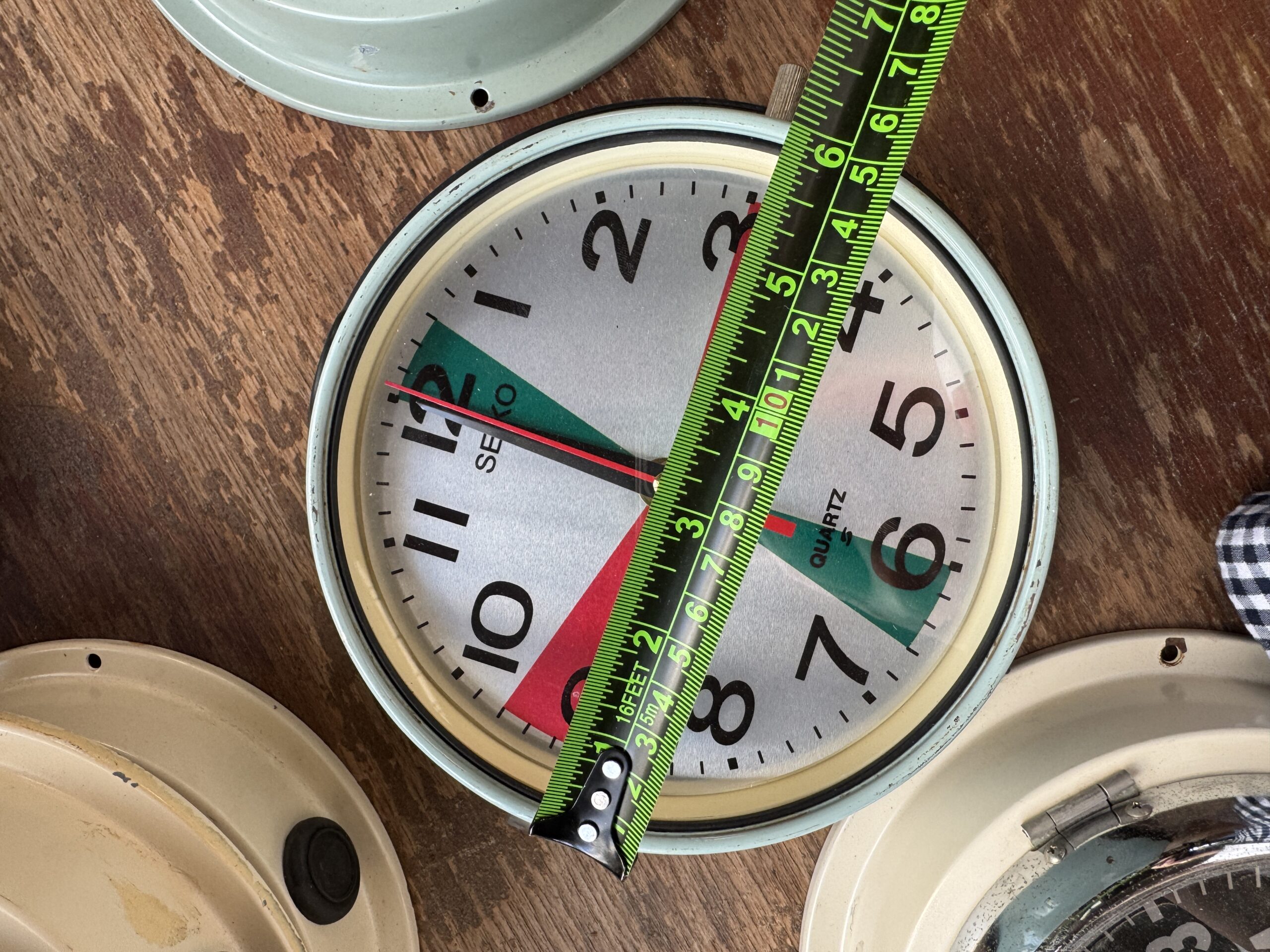 SEIKO Green and Red Clock - Image 8