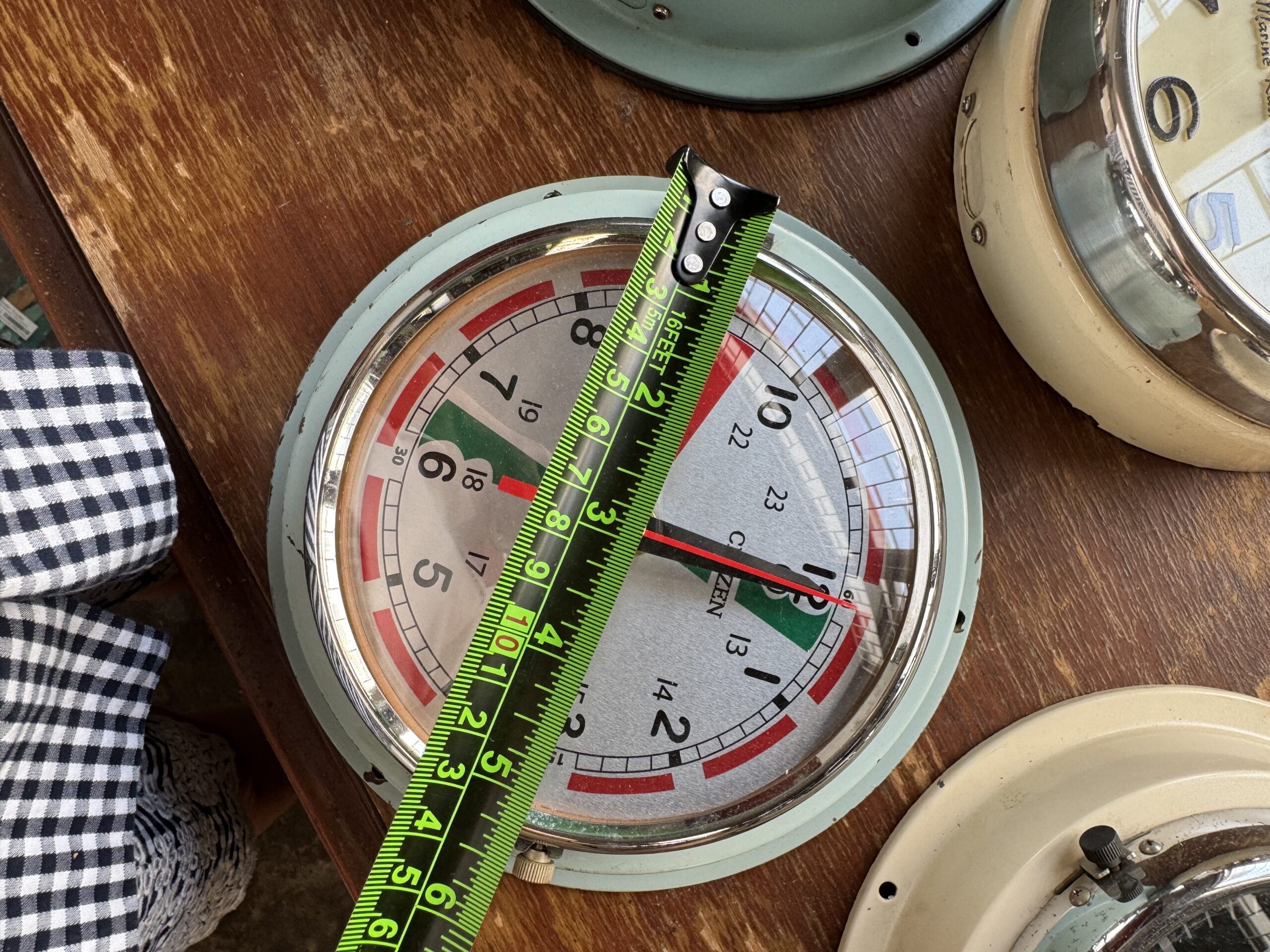 CITIZEN Green and Red Clock - Image 6