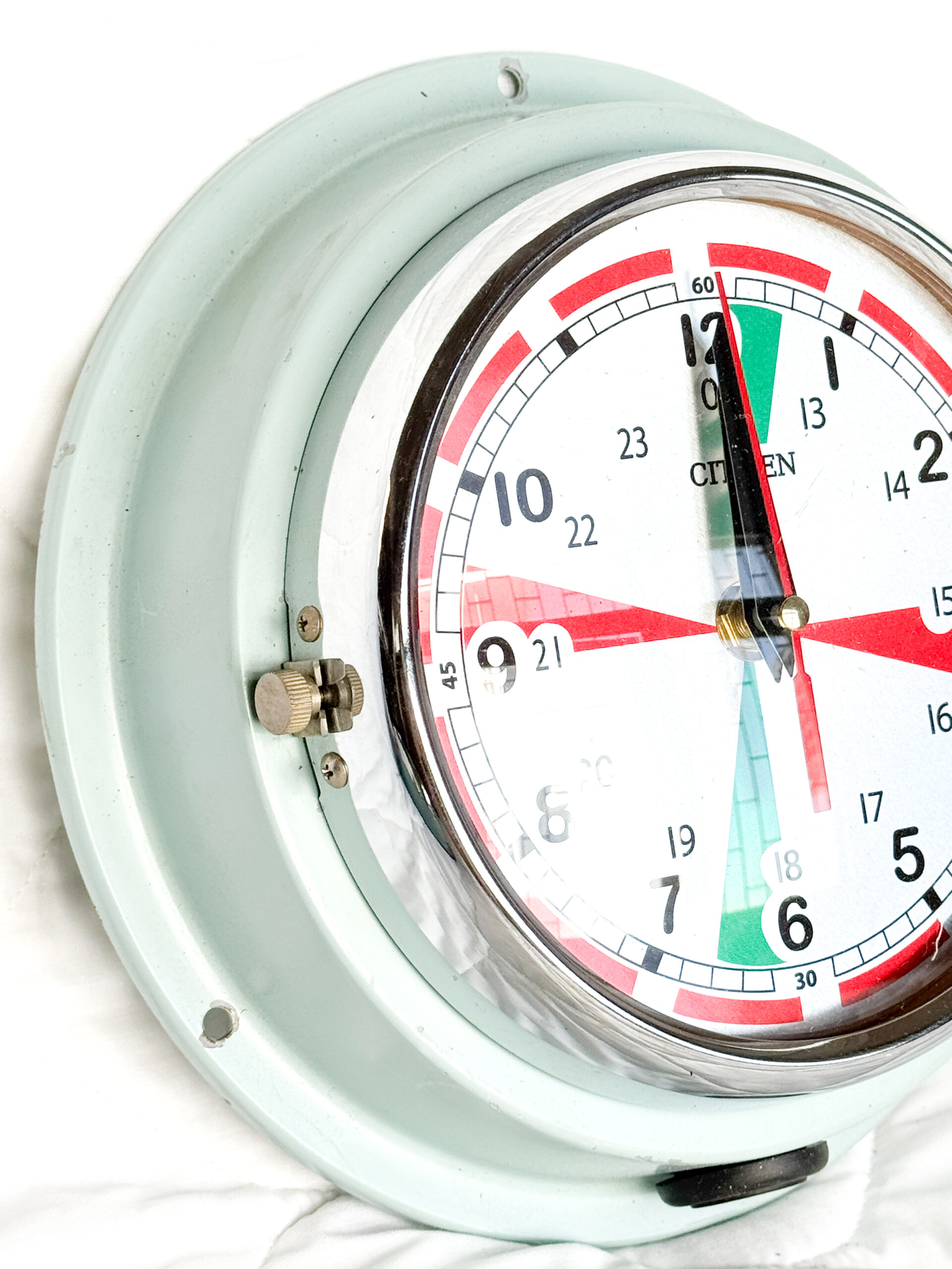 CITIZEN Green and Red Clock - Image 4